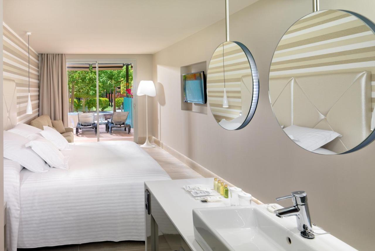 Deluxe Room Hot Tub