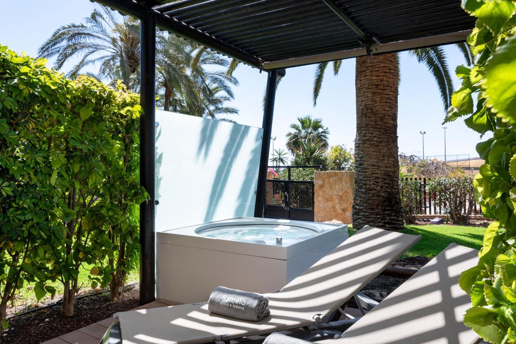 Deluxe Room Hot Tub